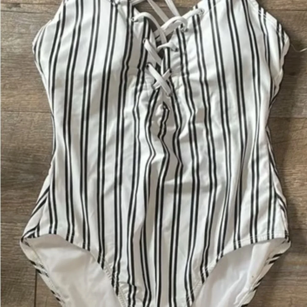 Nautica swimsuit Size M